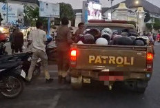 Penertiban Parkir Sembarangan di Alun-Alun Tegal: Satpol PP Amankan Helm Pengendara