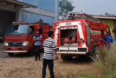 Kebakaran Lahan di Kalibakung Nyaris Merembet ke Gedung Universitas Muhammadiyah Tegal