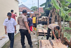 Tanah Bergerak di Desa Kajen Lebaksiu Tegal, Personel Gabungan Bangun Tenda Pengungsian