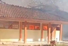 BREAKINGNEWS! SMA 1 Bantarkawung Brebes Terbakar, Api Lahap Sejumlah Ruangan