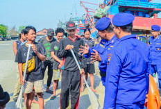 Aksi Polisi Peduli Pendidikan Satpolairud Tegal di Pelabuhan Pelindo