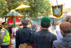 Khidmatnya Upacara Adat Wilujengan Ganti Langse di Makam Amangkurat Tegal