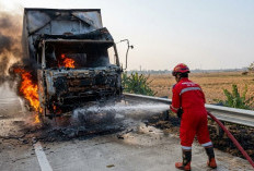 Mencekam! Truk Kontainer Ludes Terbakar di Tol Pejagan-Pemalang KM 303