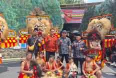 Nanggap Reog, Ketua DPRD Jateng Sumanto Resmikan Pengaspalan Jalan Desa Dawung