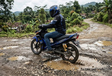 8 Tips Kenyamanan Suspensi Motor Bebek saat Lewati Jalan Berlubang
