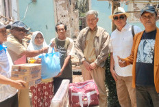 Dinsos Brebes Salurkan Bantuan bagi Eua Waga Korban Kebakaran
