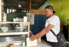 Pengrajin Tempe di Brebes Kepikiran Tingginya Harga Kedelai dan Plastik
