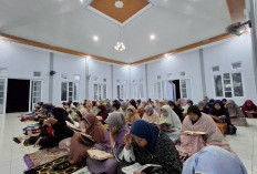 Hidupkan Amalan Malam Jumat, Santri MBS Moga Putri Membaca Surah Al-Kahfi