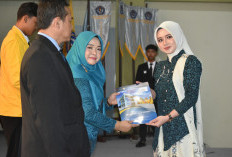 FEB UPS Lepas 365 Calon Wisudawan, Dibekali Integritas dan Kompetensi 