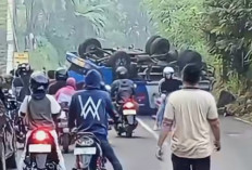Truk Bermuatan Solar Terguling di Tanjakan Bayeman Belik Pemalang, Lalu Lintas Sempat Macet