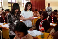 Mahasiswi Jepang Ajarkan Aksara Hiragana di Tegal dan Brebes lewat Pertukaran Budaya Interaktif