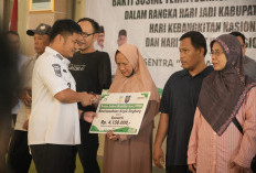 352 Warga di Kabupaten Tegal Terima Bansos Senilai Rp581,7 Juta, Bupati Ischak Sampaikan Hal Ini