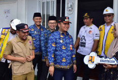 Target 150 KK Pindah Sebelum Lebaran, Bupati Tegal Terima Kunci Huntara Padasari dari PUPR