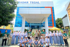 Belajar Media Online, Tim Jurnalistik SMK Satya Praja 2 Petarukan Pemalang Sambangi Radar Tegal