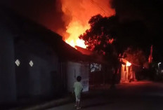 Toko dan Rumah di Bulakelor Ketanggungan Brebes Kebakaran
