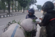 Komunitas di Brebes Bagi 500 Nasi Kotak untuk Buka Puasa di Tengah Arus Mudik 2026 
