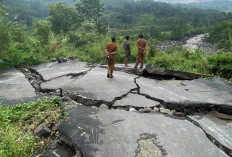 Amblas 300 Meter usai Banjir Bandang, Jalan Sokasari–Bojong Tegal Putus Total!  Warga Ketakutan