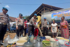 Puncak Kemarau, Bidpropam Polda Jateng Salurkan 25.000 Liter Bantuan Air Bersih ke Warga Kuta Pemalang