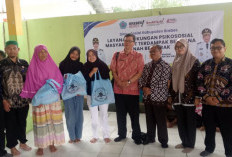 176 Paket Sembako dari 154 PNS Disalurkan ke Warga Terdampak Tanah Bergerak di Brebes