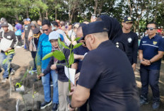 Anggota Komisi III DPRD Kota Tegal Ikuti Penanaman Pohon di Pantai Pulo Kodok