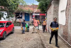 Sambangi Ponpes Yatim, Satresnarkoba Polres Tegal Baksos Bagi Sembako