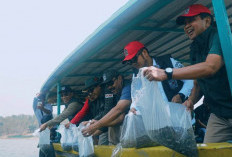30 Ribu Benih Ikan Nila Ditebar di Waduk Cacaban Tegal, Bupati Apresiasi Kepedulian Komunitas