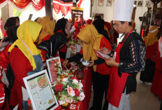 Sambut HUT RI ke-81, Emak-emak di Brebes Ikut Lomba Ngulek Sambal