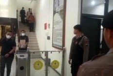 Ruang Rektor Unsoed Digeledah KPK 8 Jam, Puluhan Bukti Diangkut