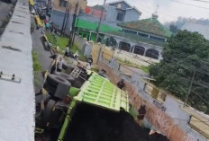 Truk Batubara Terjun dari Flyover Kretek Brebes: Mesin Mati, Sopir Selamat usai Melompat
