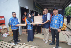 Dukung Komunikasi Posko Pengungsian Padasari, KORPRI Kabupaten Tegal Serahkan Dua Unit Starlink