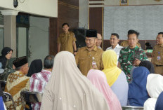 Pemkab Tegal Salurkan 860 Kg Beras untuk 86 Keluarga Terdampak Tanah Bergerak di Kajen