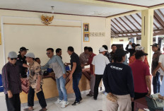 15 Bulan Dipimpin Pj, Warga Dukuhwringin Slawi Desak PAW Kades dan Datangi Balai Desa 