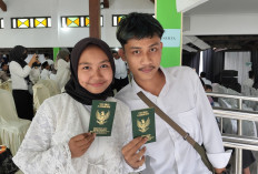 Resmi Dapat Pengakuan Negara, Pasangan Nikah Siri Tersenyum Bahagia di Rumdin Bupati Tegal 