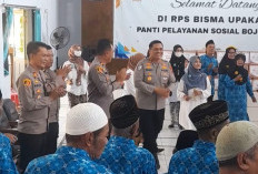 Polwan Pemalang Gelontor Bantuan dan Hibur Lansia Penghuni Rumah Pelayanan Sosial Bisma Upakara