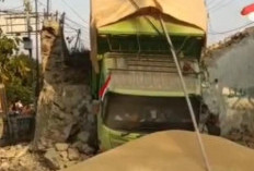 Truk Bermuatan Gandum Diduga Rem Blong Terjun di Jalur Penyelamat Pagojengan, Sopir dan Kernet Selamat