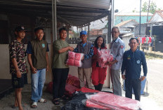 Dinsos Brebes Salurkan Bantuan Siap Saji ke Warga yang Terdampak Banjir