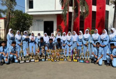 Apresiasi Terbesar! Ratusan Siswa Berprestasi SMP Ihsaniyah Tegal Raih Penghargaan