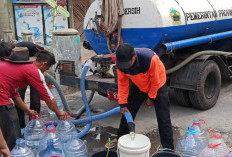 Terdampak Kemarau, Ratusan Warga di Brebes Dikucuri Air Bersih