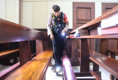 Pastikan Rangkaian Tri Hari Suci Paskah Aman, Polisi Lakukan Sterilisasi Gereja di Tegal 