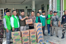 Di Tengah Banjir, PKB Kabupaten Tegal Hadir Berikan Bantuan Logistik