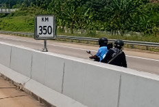 Nekat Lawan Arus di Tol Batang KM 350, Pengendara Motor Diamankan Petugas
