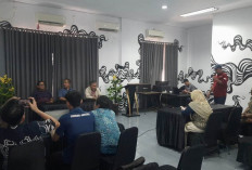 Perkuat Sinergi dan Pelajari Infografis Berbasis AI, Biro Humas Pemprov Jateng Sambangi Kantor Radar Tegal
