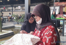 Hari Batik Nasional, Ini Cerita Ibu Dar yang Sudah 40 Tahun Menjaga Kelestarian Batik Tradisional