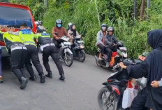 Minibus Pecah Mesin di KM 272B, Tim Urai Tol Polres Tegal Sigap Beri Bantuan