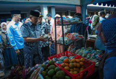 Ahmad Luthfi Salurkan 2 Ton Bantuan Beras Pemprov Jateng untuk Ratusan Pekerja Informal
