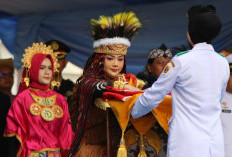 Gunakan Pakaian Adat Papua, Ini Pesan Bupati Mitha di Peringatan HUT RI ke-81 
