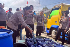 Atasi Kekeringan Pagenteran Pemalang, Polwan Salurkan 13.000 Liter Air Bersih dan Pengobatan Gratis 