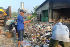 Revitalisasi TPST Lumpuh, Program Padat Karya Clean Up Day Resmi Digulirkan di Sidapurna Tegal 