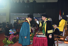 449 Wisudawan UPS Resmi Dikukuhkan, Wujudkan Lulusan Unggul dan Berdampak di Era Digital