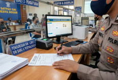 Apakah SIM Motor Listrik Sama dengan Motor Bensin? Ini Aturannya